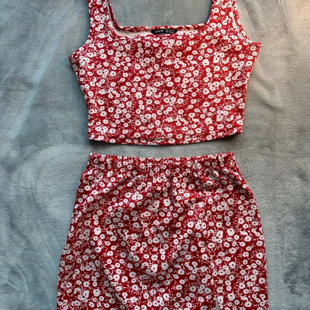 Floral Set - Picture 2 of 4